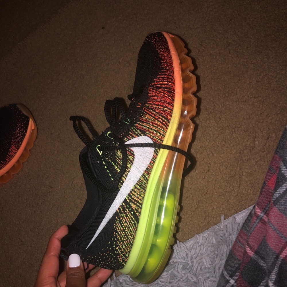 nike shoes worn once or twice in very good shape